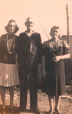Grandpa_Nana_Annie_1943.jpeg
